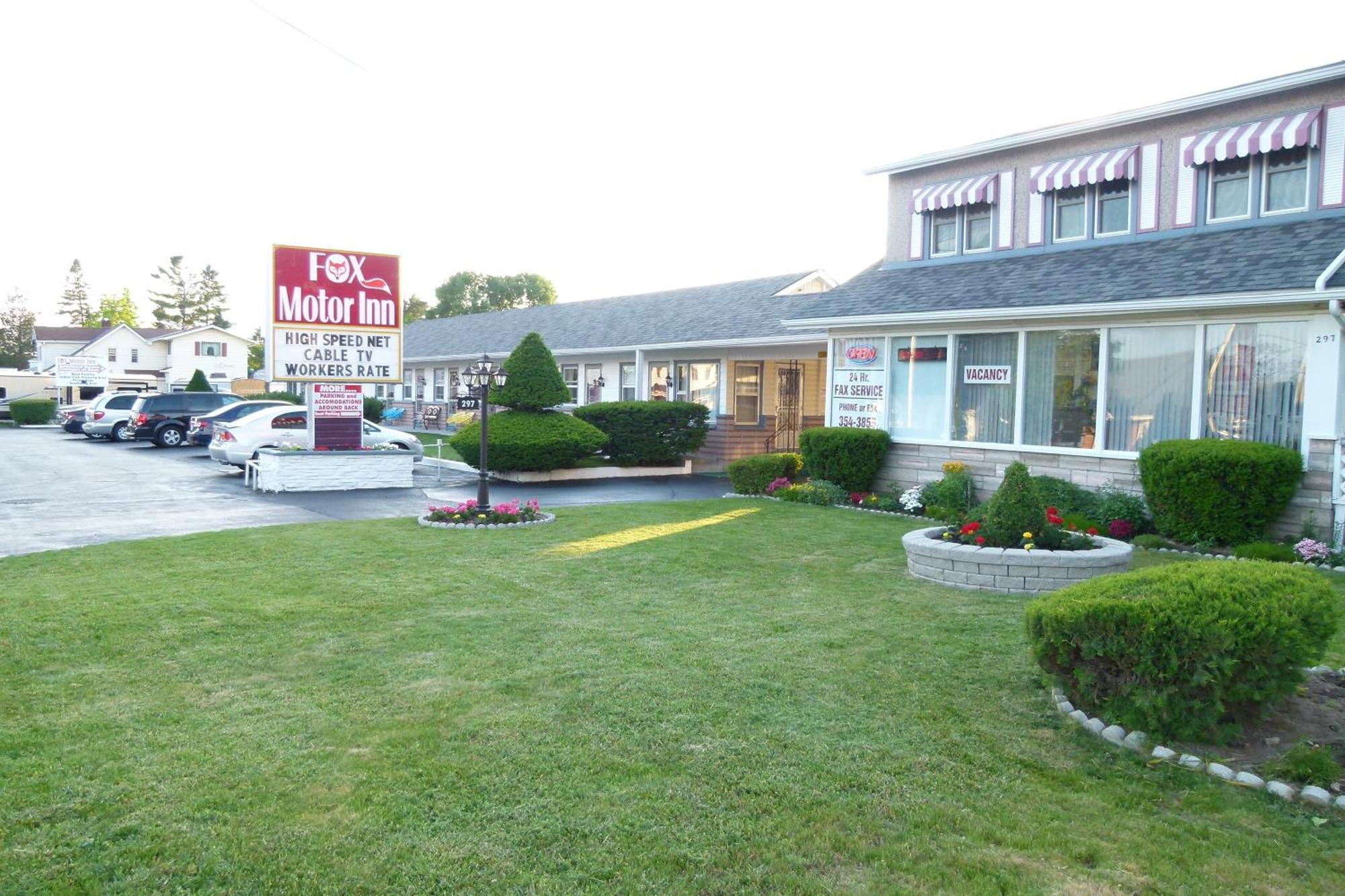 Fox Motor Inn Greater Napanee Exterior foto