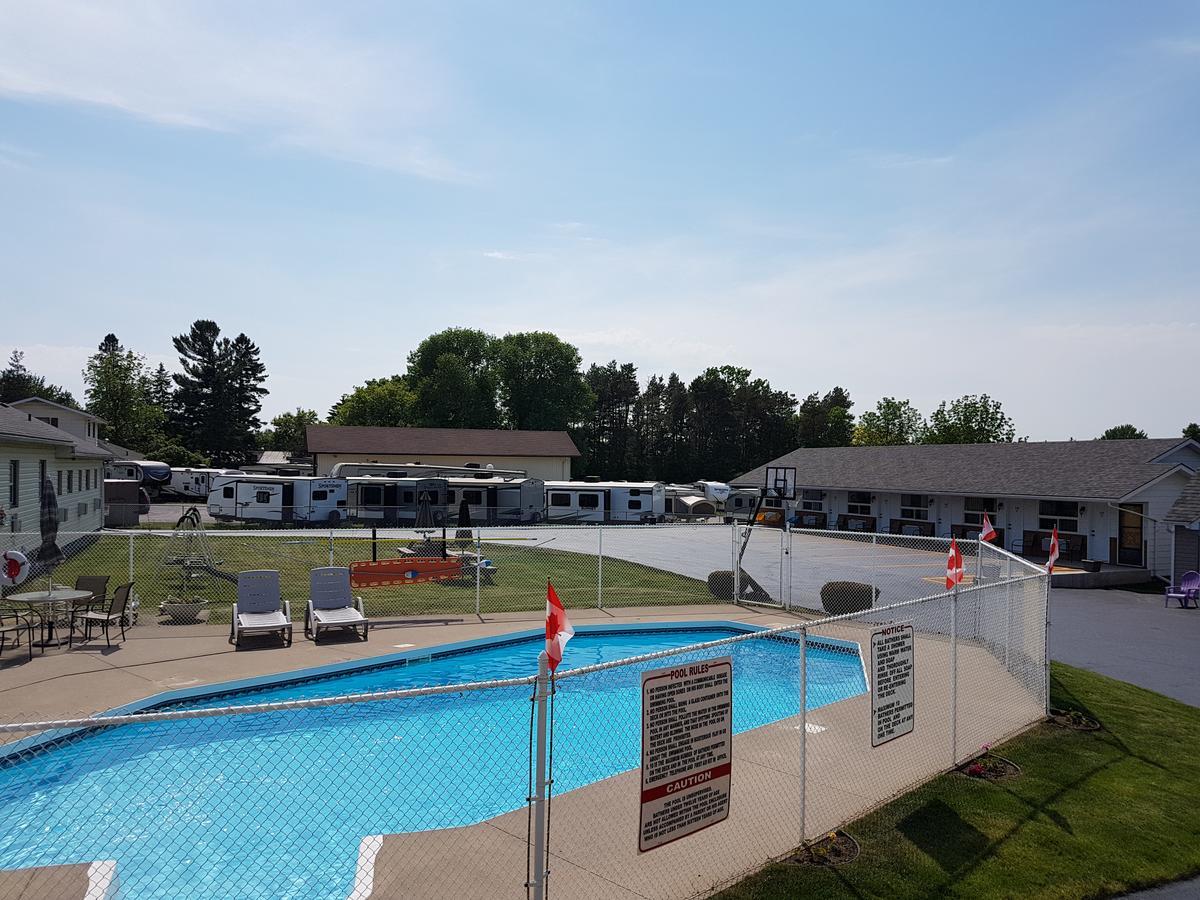 Fox Motor Inn Greater Napanee Exterior foto